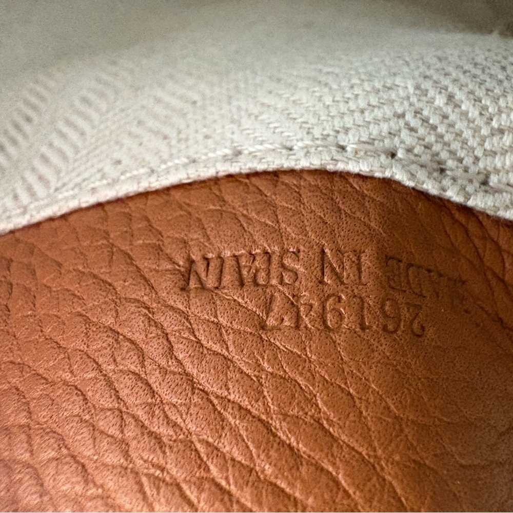 Loewe small brown puzzle - caramel with gold hardware - Picture 6 of 7
